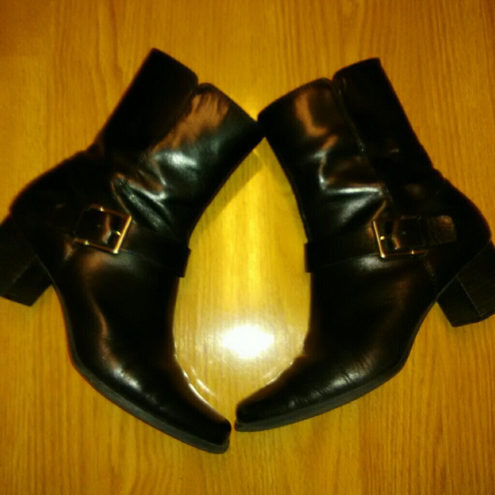 Boots - Picture 2 of 4